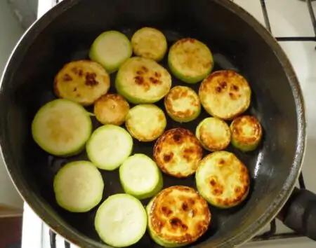 Приготовить кабачки вкусно на сковороде
