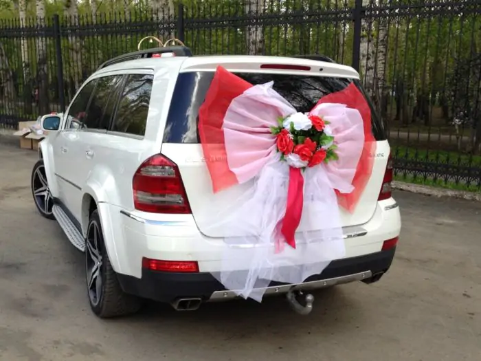 Как украсить автомобиль на свадьбу — декор и монтаж