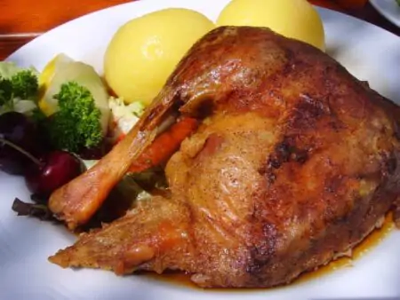 Как приготовить гуся: секреты сочного мяса и корочки