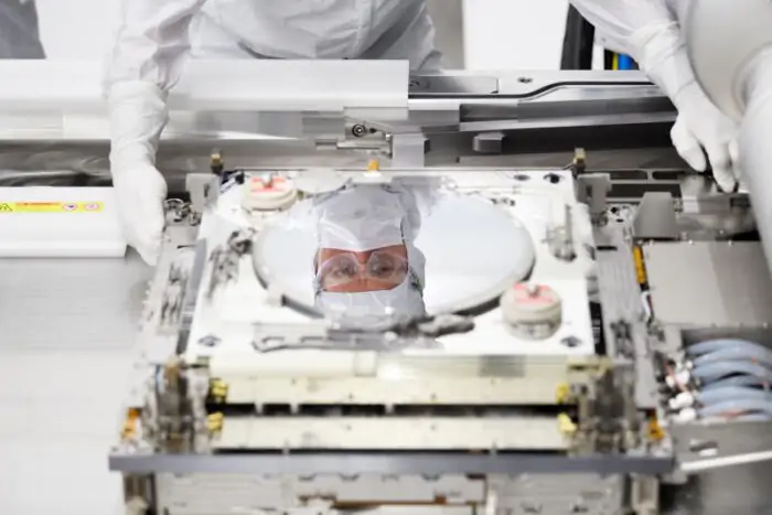 Прорыв в Китае: бывший персонал ASML разработал прототип EUV-литографа Прорыв в Китае: бывший персонал ASML разработал прототип EUV-литографа